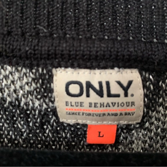 Knit sweater - Picture 2 of 3